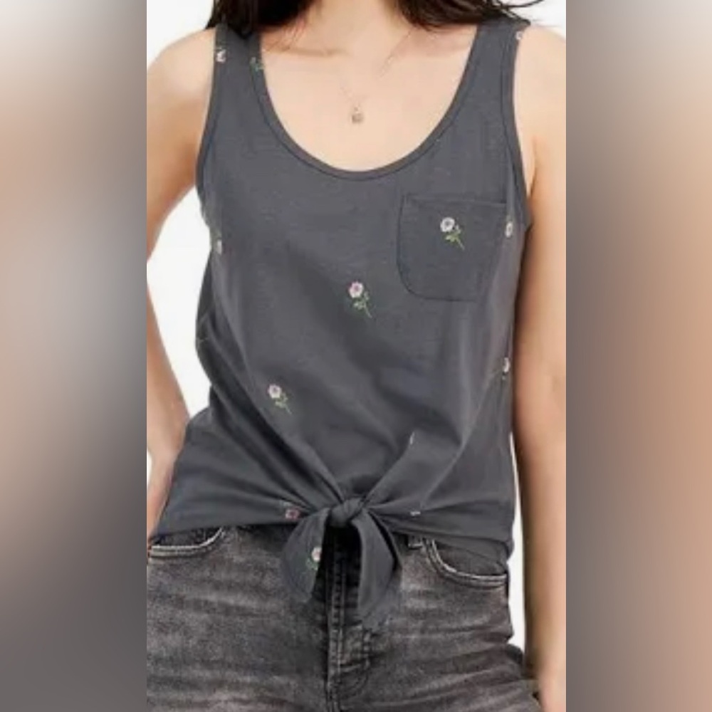 NWT Rebellious One tie front tank Medium